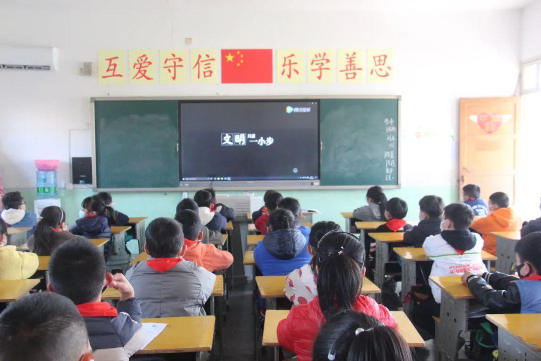 湖南邵东市流泽镇乡贤捐资打造“四位一体”美丽农村路